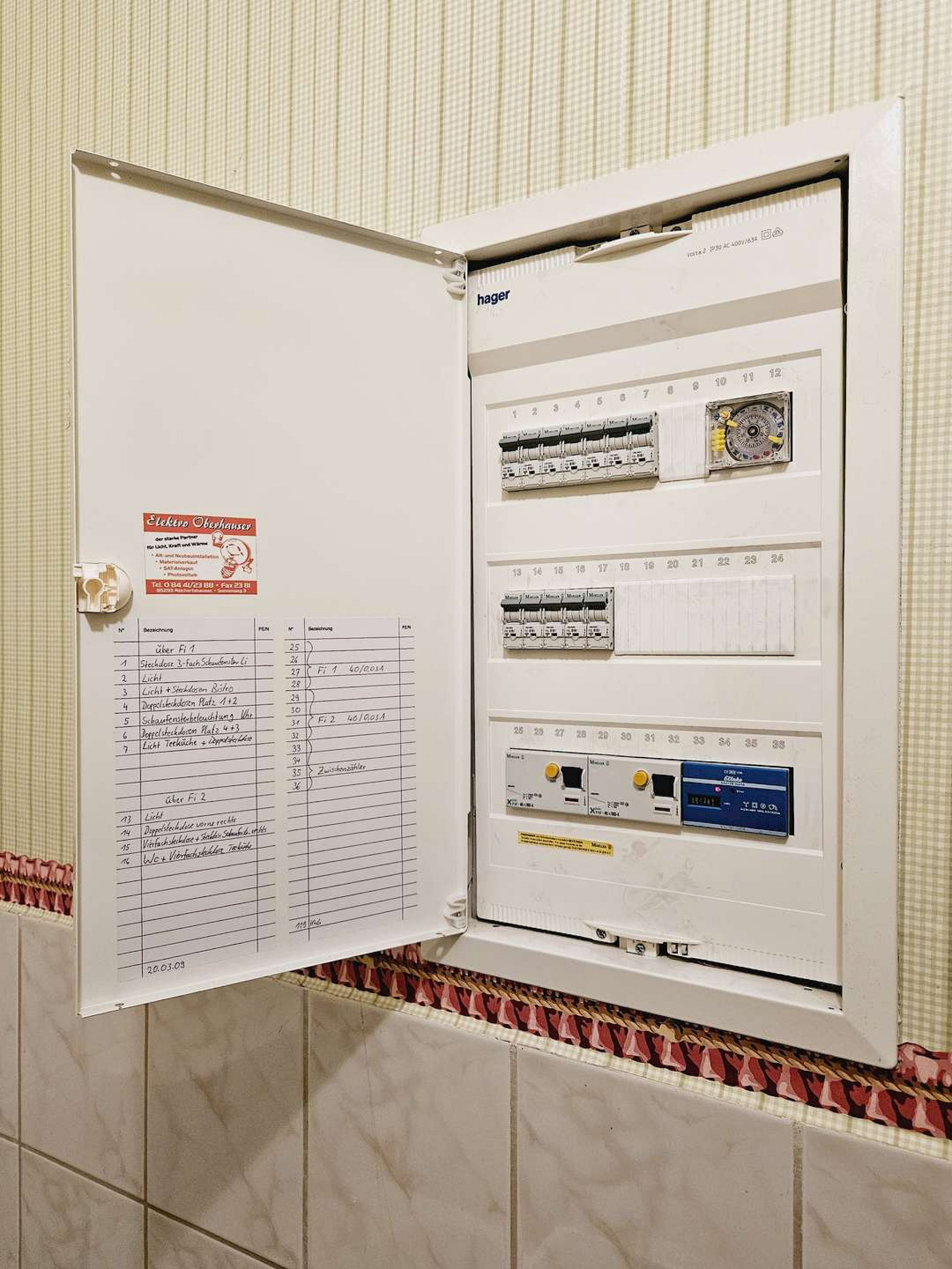 Elektroinstallation Laden